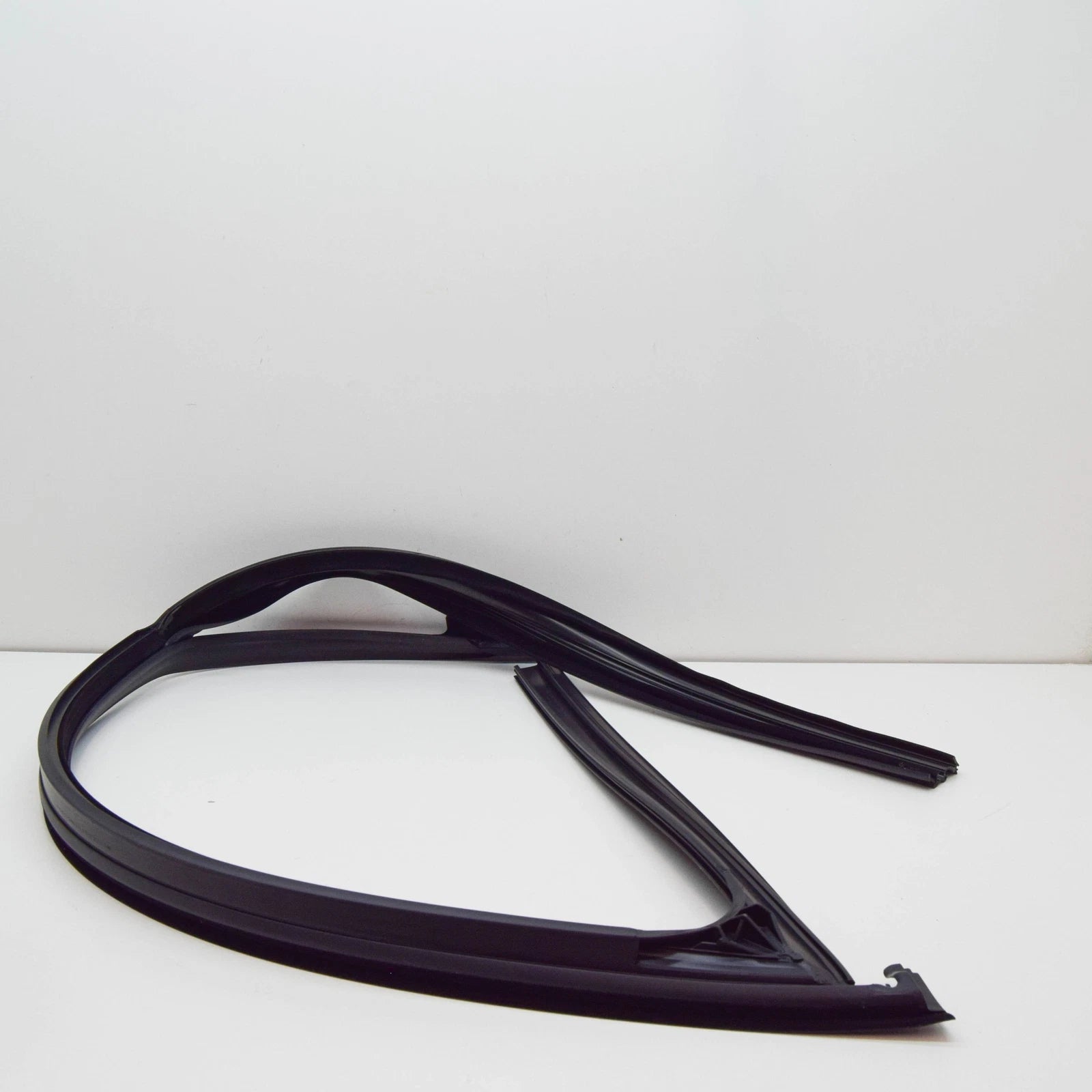 NEW BMW 1 F20 FRONT LEFT DOOR WINDOW GUIDE 7376385 51337376385 ORIGINAL