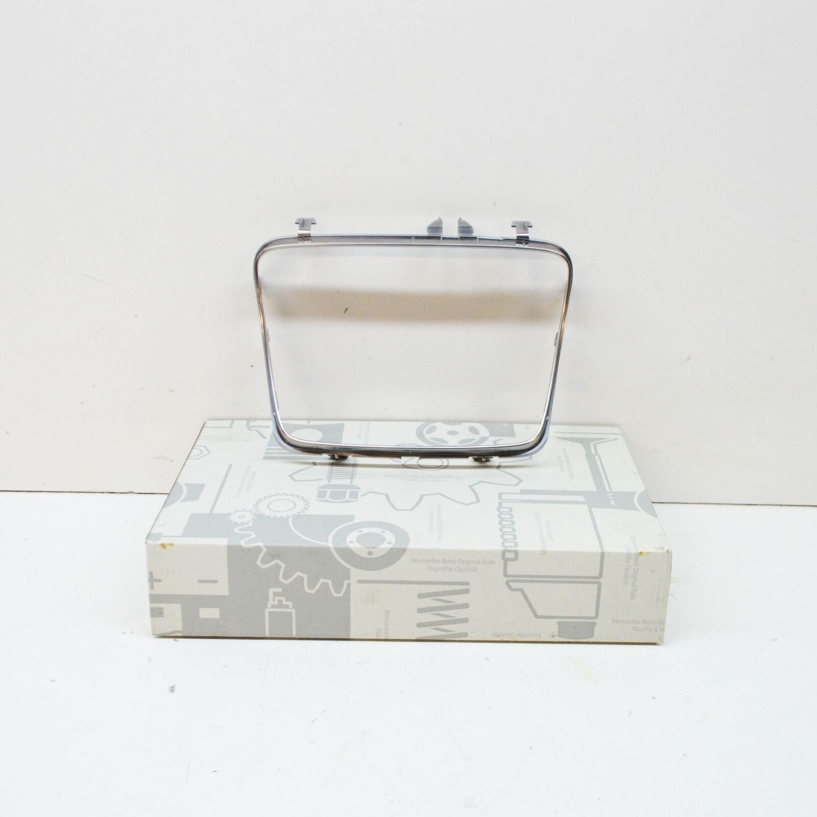 NEW MERCEDES-BENZ E W213 CENTER CONSOLE CUP HOLDER BOX TRIM A2136830600 ORIGINAL