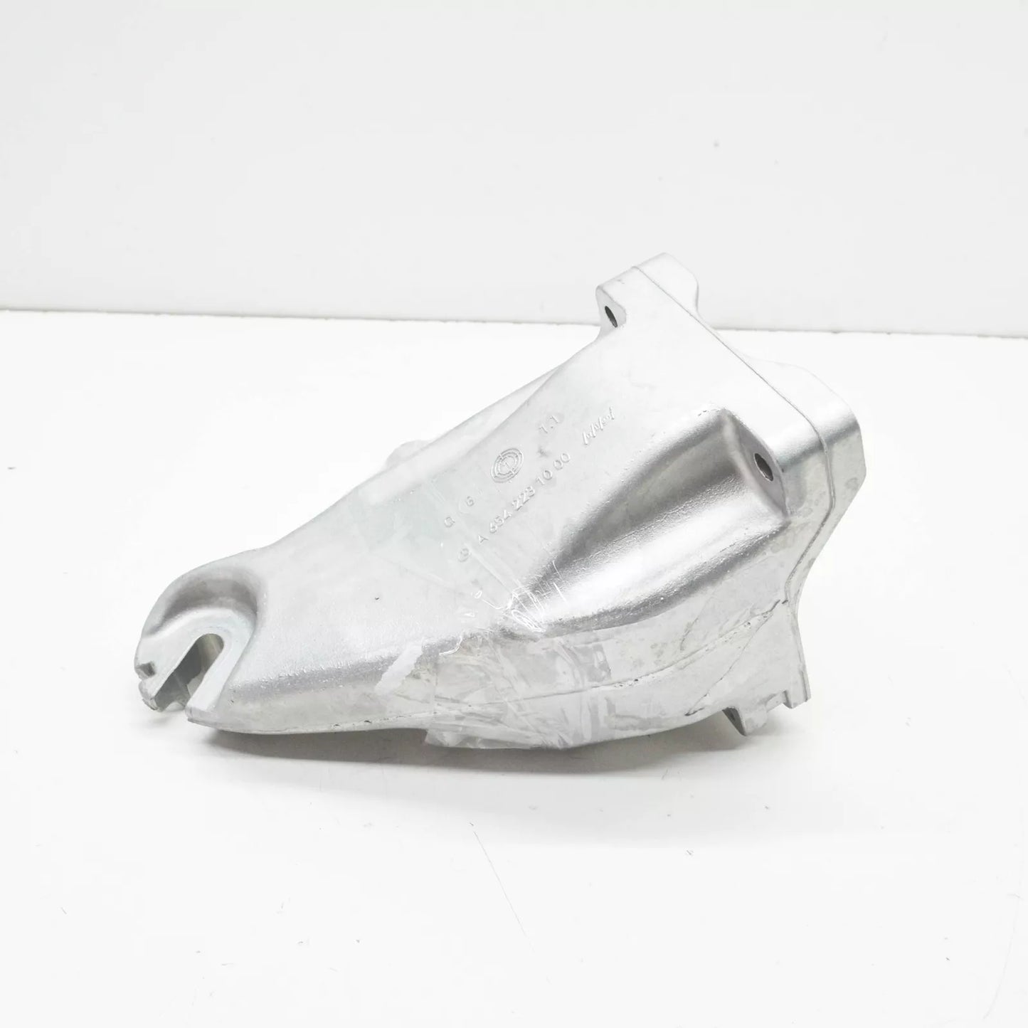 NEW MERCEDES-BENZ A W177 ENGINE BRACKET RIGHT SIDE A6542231000