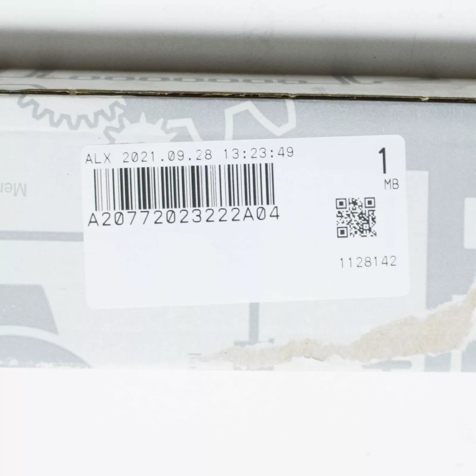 NEW MERCEDES-BENZ E C207 FRONT LEFT DOOR MOULDING A20772023222A04 ORIGINAL