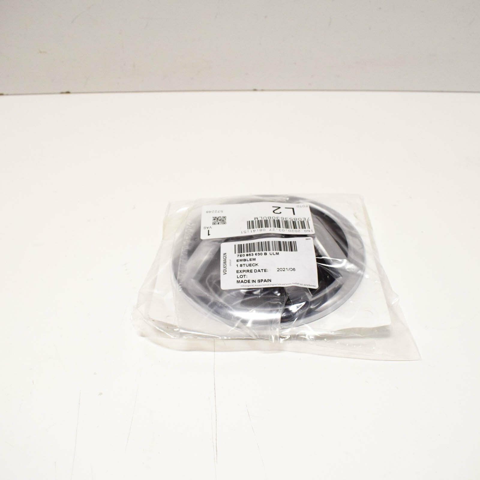 NEW VOLKSWAGEN TRANSPORTER T5 REAR LID BADGE 7E0853630BULM ORIGINAL