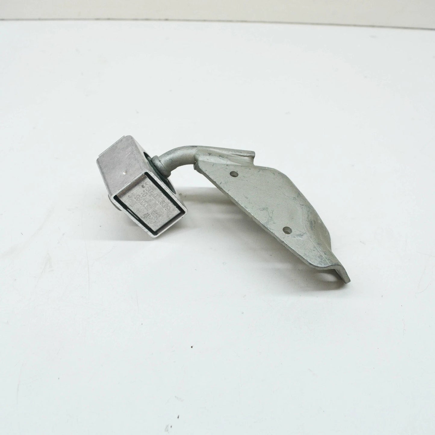 NEW BMW 1 F21 REAR EXHAUST TRANSMISSION HOLDER 18208631946 ORIGINAL