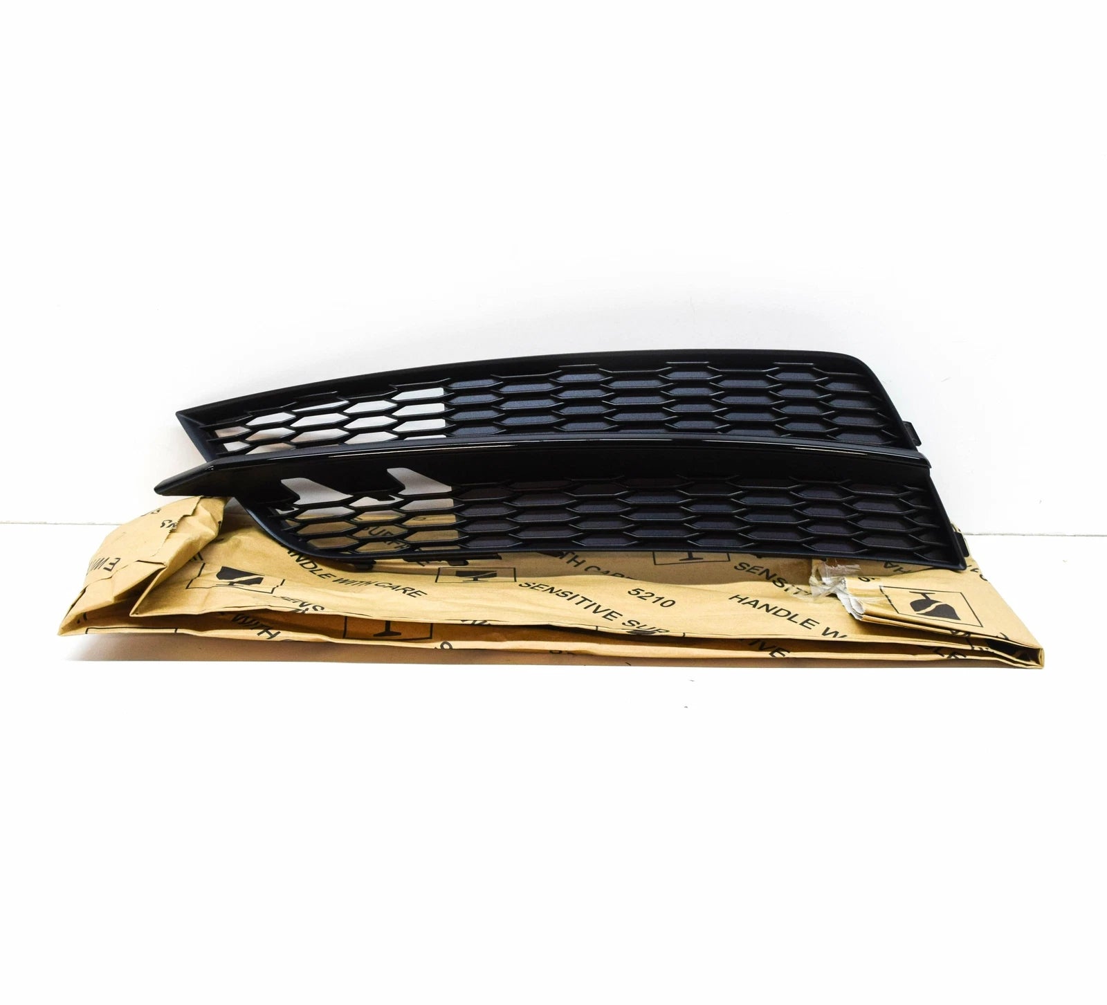 NEW AUDI A7 4G FRONT BUMPER LEFT GRILLE 4G8807647HBMT