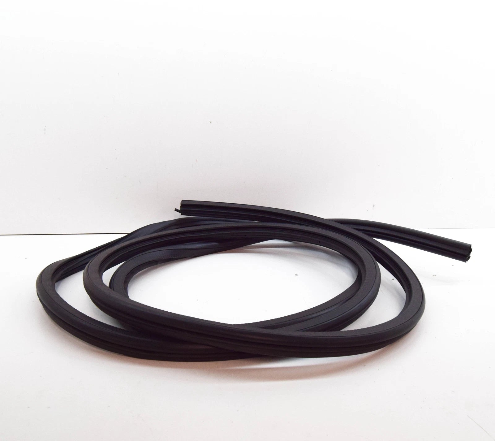 NEW MERCEDES-BENZ VITO W638 FRONT DOOR SEAL A6387320258 ORIGINAL