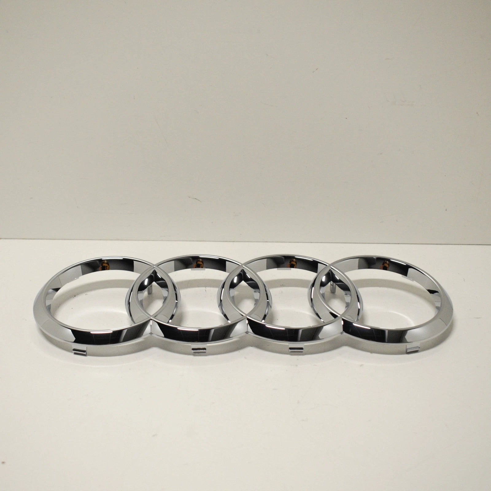 NEW AUDI A7 4G FRONT GRILLE EMBLEM 4H0853605C2ZZ ORIGINAL