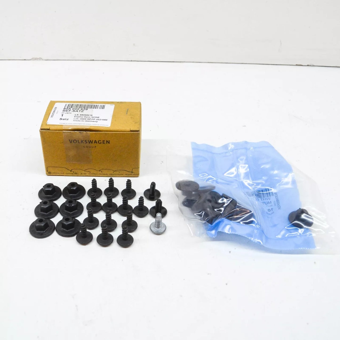 NEW AUDI Q5 FY 80A WHEEL HOUSING LINER ATTACHMENT SET 80A098629 ORIGINAL