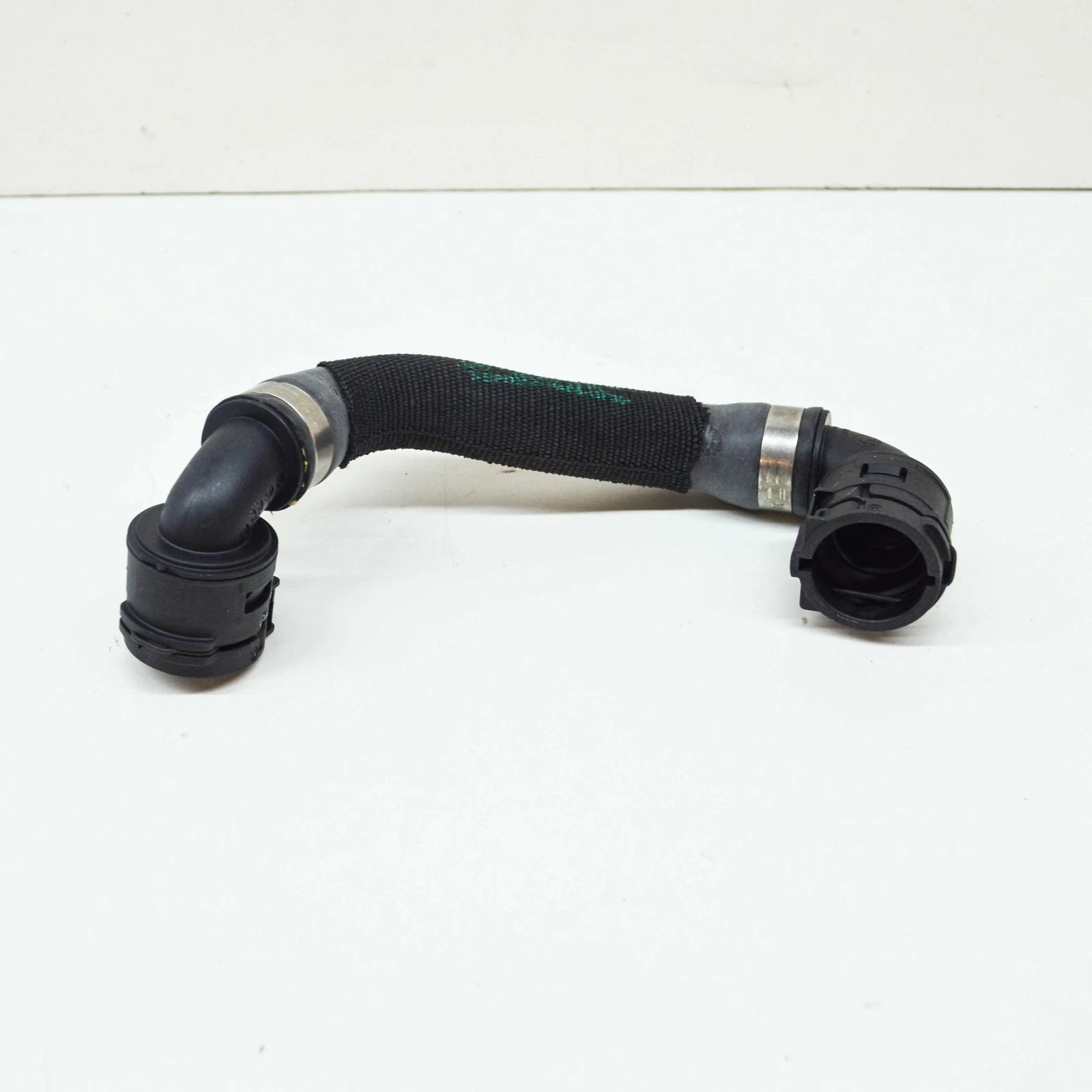 NEW BMW 5 G30 RIGHT WATER RADIATOR COOLANT HOSE 17128602613 ORIGINAL