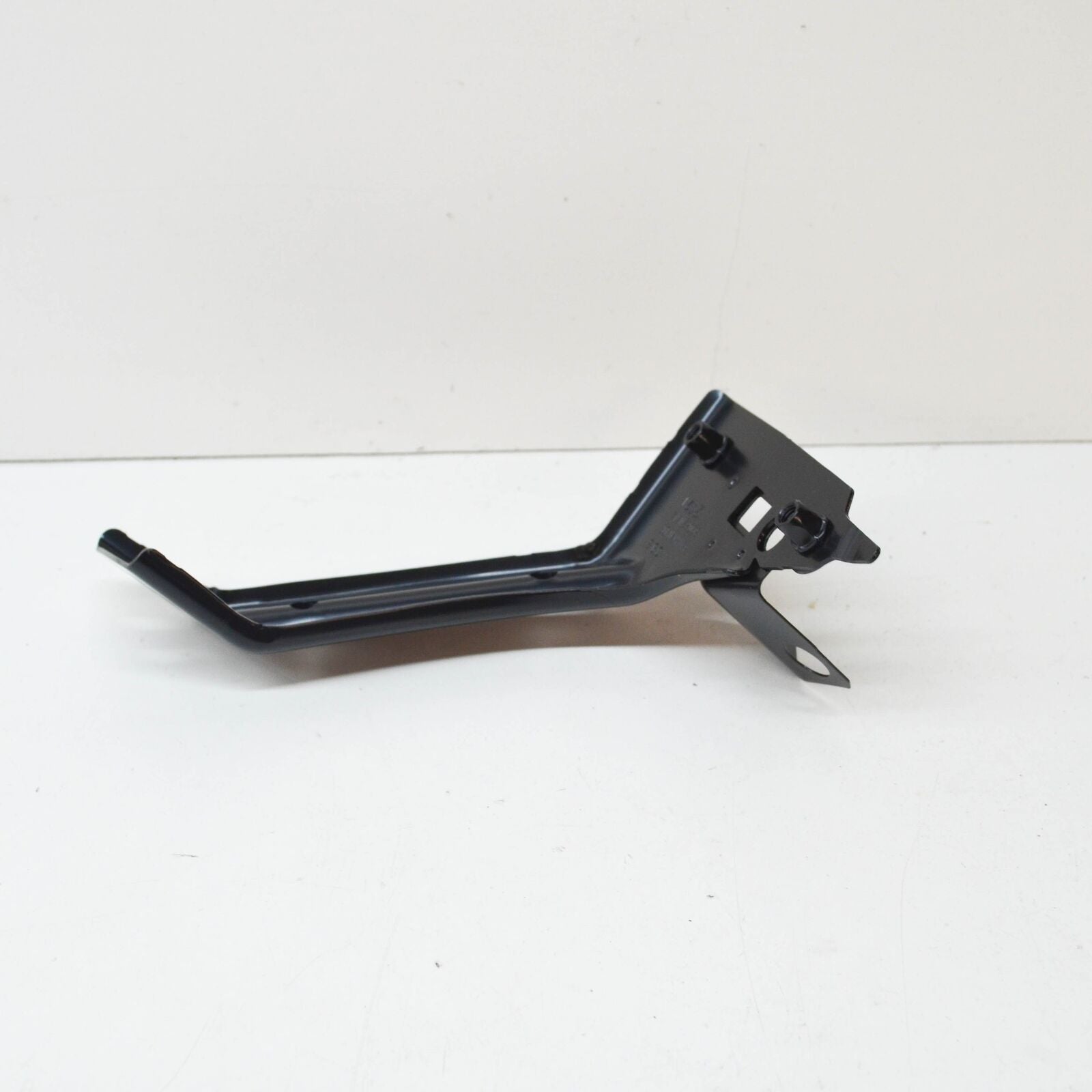 NEW VOLKSWAGEN PASSAT B8 FRONT LEFT WING FENDER HOLDER 3G0821141A ORIGINAL