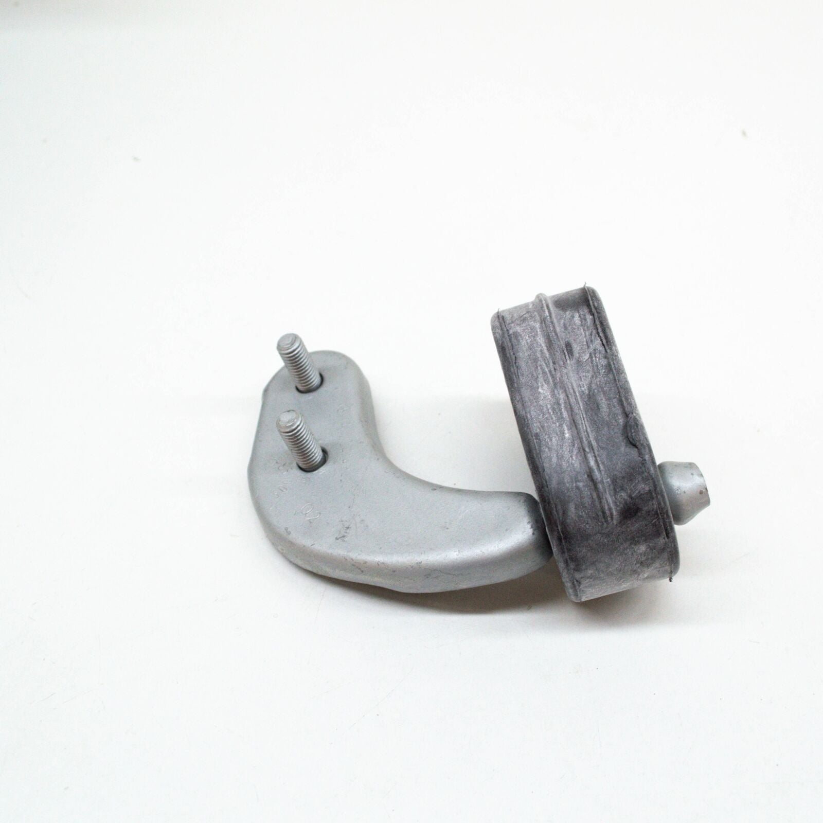 NEW MERCEDES-BENZ C W204 REAR EXHAUST PIPE RIGHT SUSPENSION A2044901137 ORIGINAL