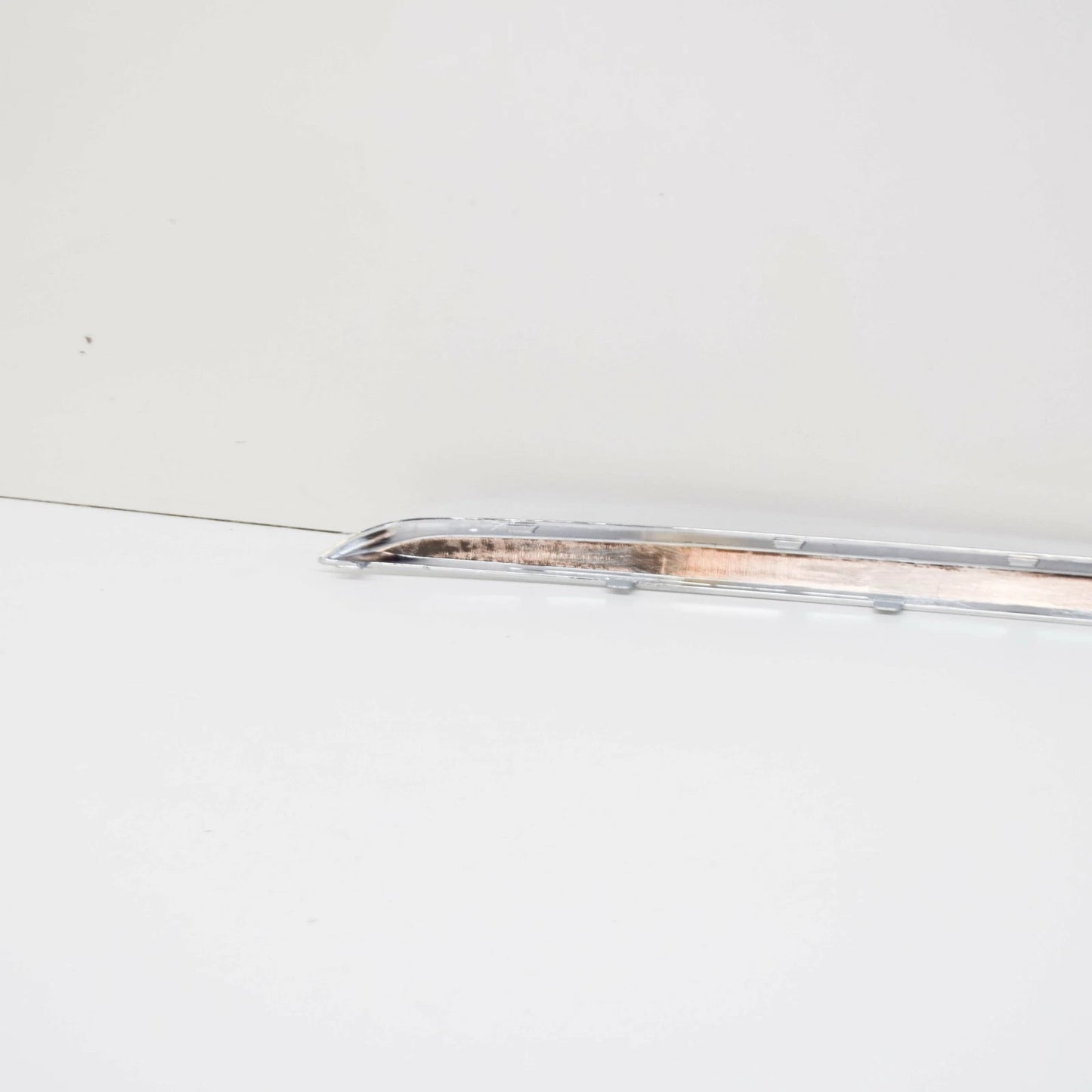 NEW BMW 5 G30 REAR BUMPER CENTER MOLDING TRIM STRIP 51127389971 ORIGINAL