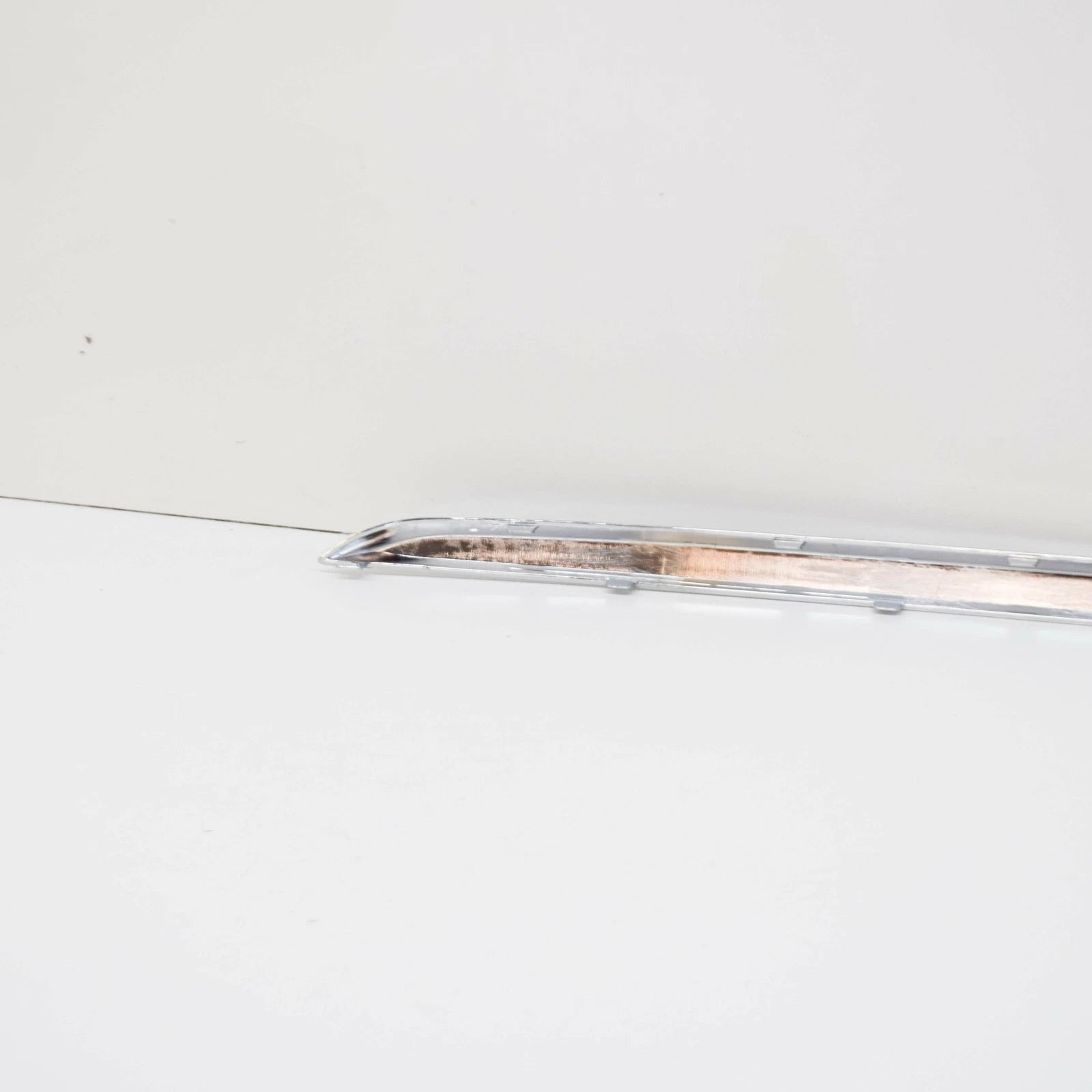 NEW BMW 5 G30 REAR BUMPER CENTER MOLDING TRIM STRIP 51127389971 ORIGINAL