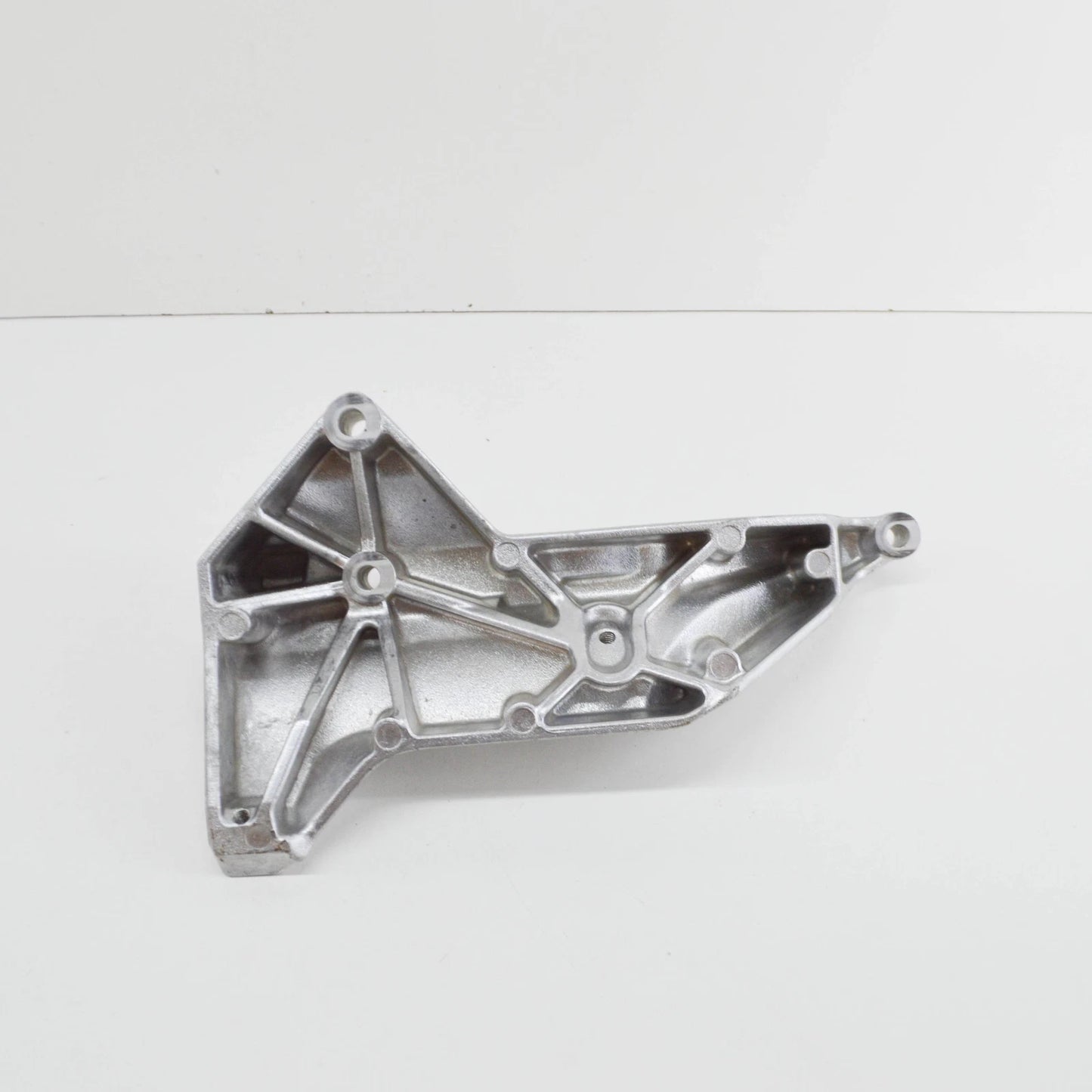 NEW VOLKSWAGEN CRAFTER 2F MK1 AC COMPRESSOR BRACKET 076260885A ORIGINAL