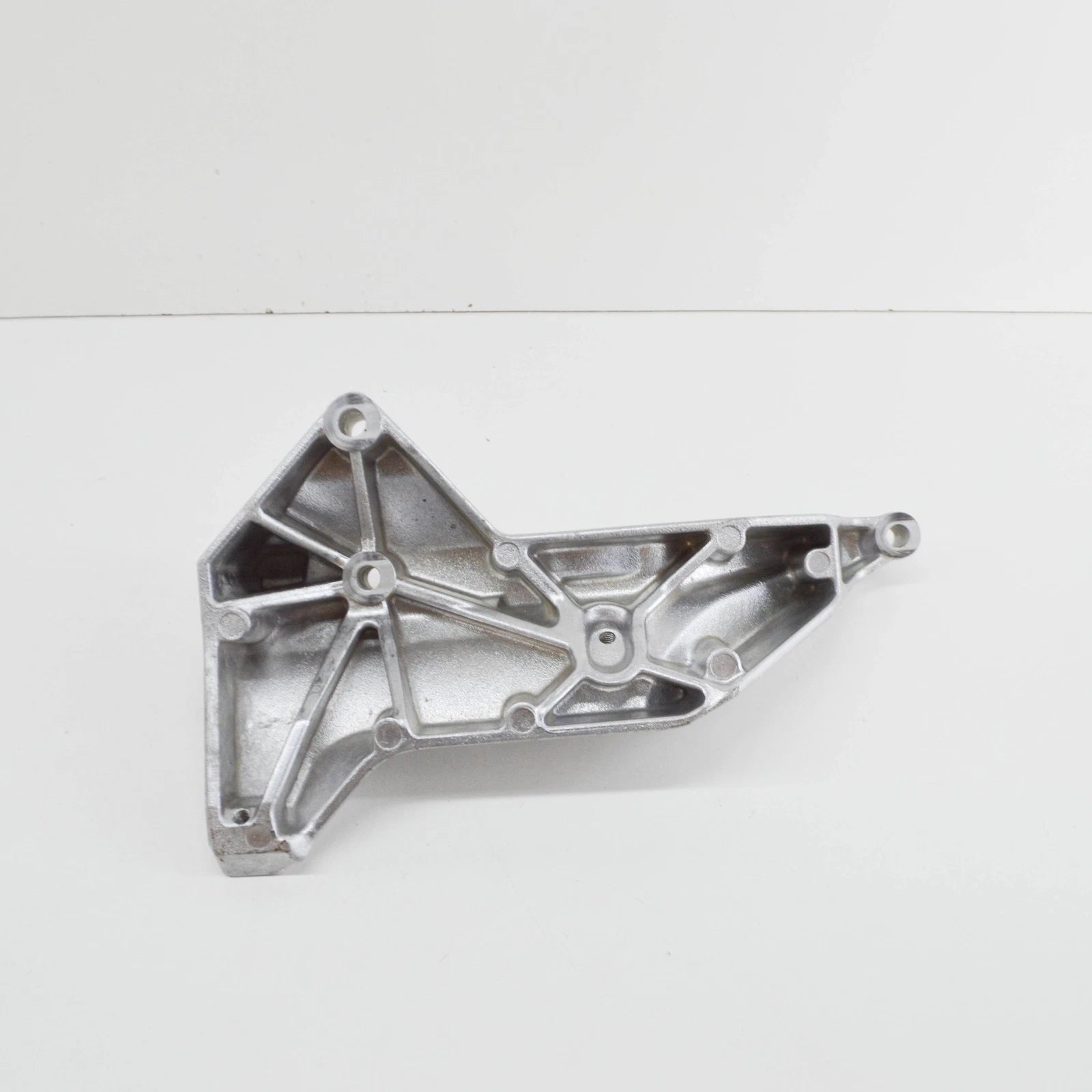 NEW VOLKSWAGEN CRAFTER 2F MK1 AC COMPRESSOR BRACKET 076260885A ORIGINAL