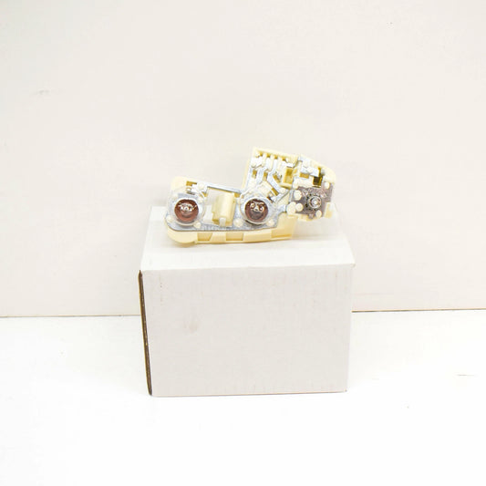 NEW BMW 3 E90 REAR LEFT INNER TAILLIGHT BULB SOCKET 63217183841 ORIGINAL