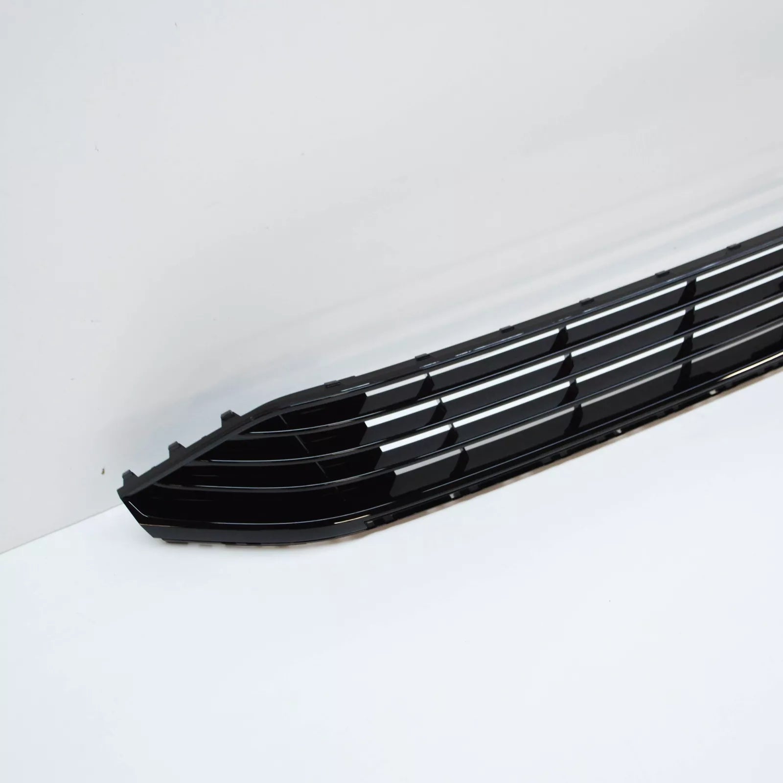 NEW VW PASSAT B8 3G FRONT LOWER VENT GRILLE 3G0853677B 041 3G0853677B041