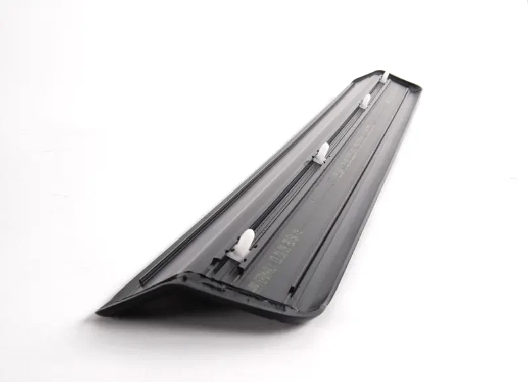 NEW BMW 3 E46 FRONT RIGHT DOOR SILL TRIM 51478219186 8219186 ORIGINAL