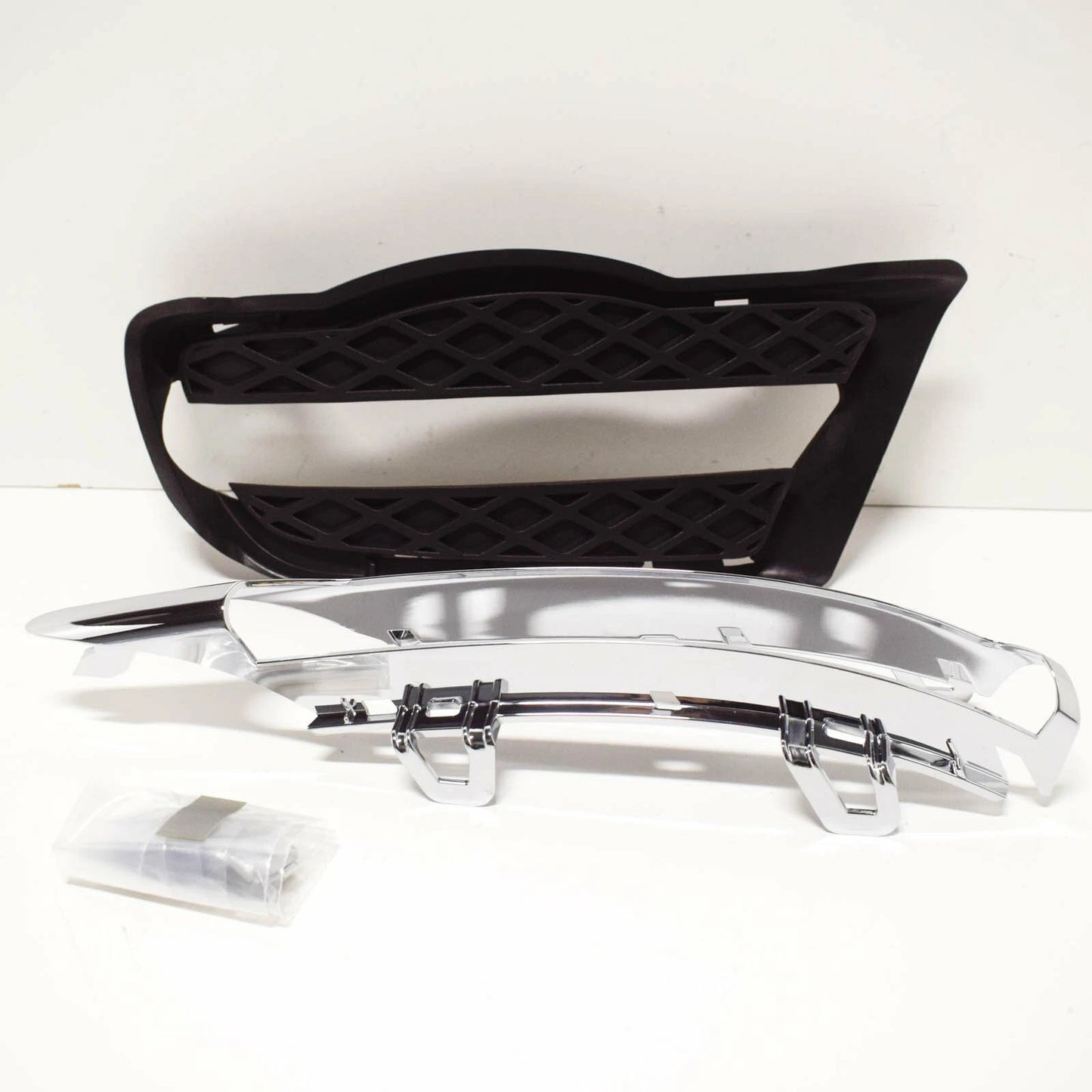 NEW MERCEDES-BENZ C W204 FRONT LEFT BUMPER GRILLE A2048802724 ORIGINAL