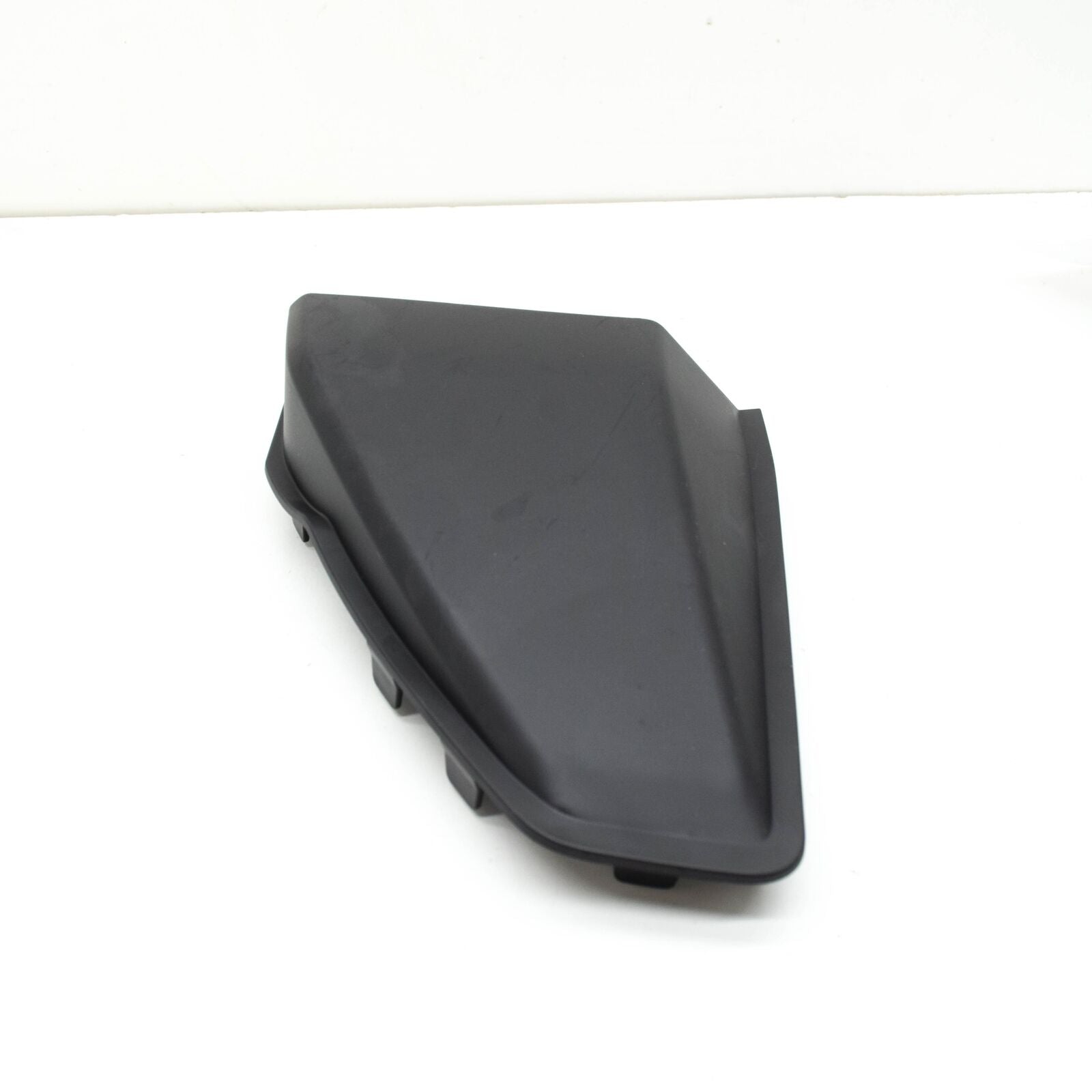 NEW AUDI A3 SPORTBACK 8YA FRONT LEFT AIR GUIDE 8Y0807605 ORIGINAL