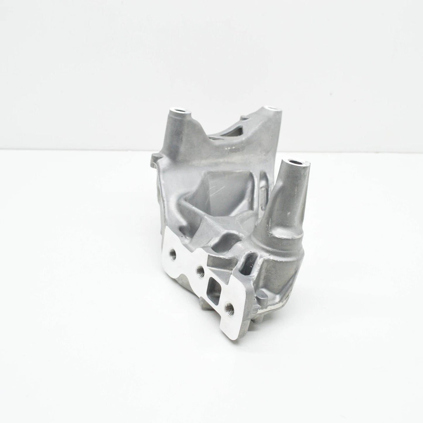 NEW VOLKSWAGEN CRAFTER FURGON SY ENGINE BRACKET RIGHT SIDE 04L199207G