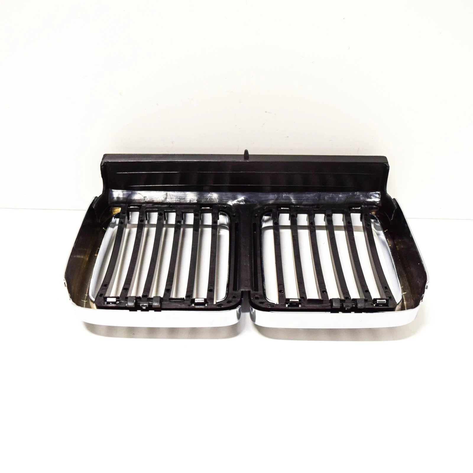 NEW BMW 3 E30 RADIATOR GRILLE 51132233001 2233001 1990 3671777 ORIGINAL