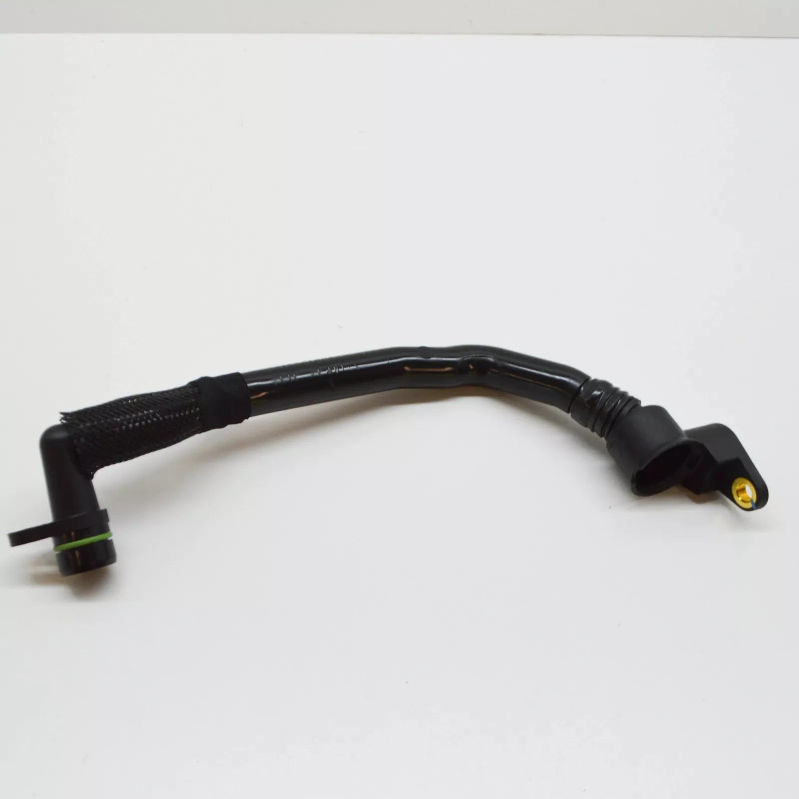 NEW MERCEDES-BENZ E W213 RIGHT CYLINDER HEAD COVER VENT LINE A1770100603