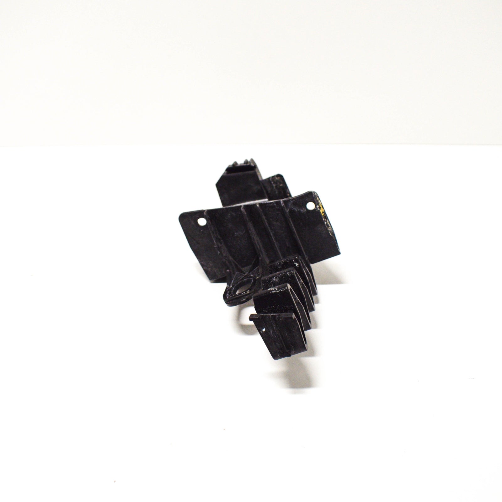 NEW AUDI A4 B9 RADIATOR RIGHT SUPPORT BRACKET 8W0807334A ORIGINAL