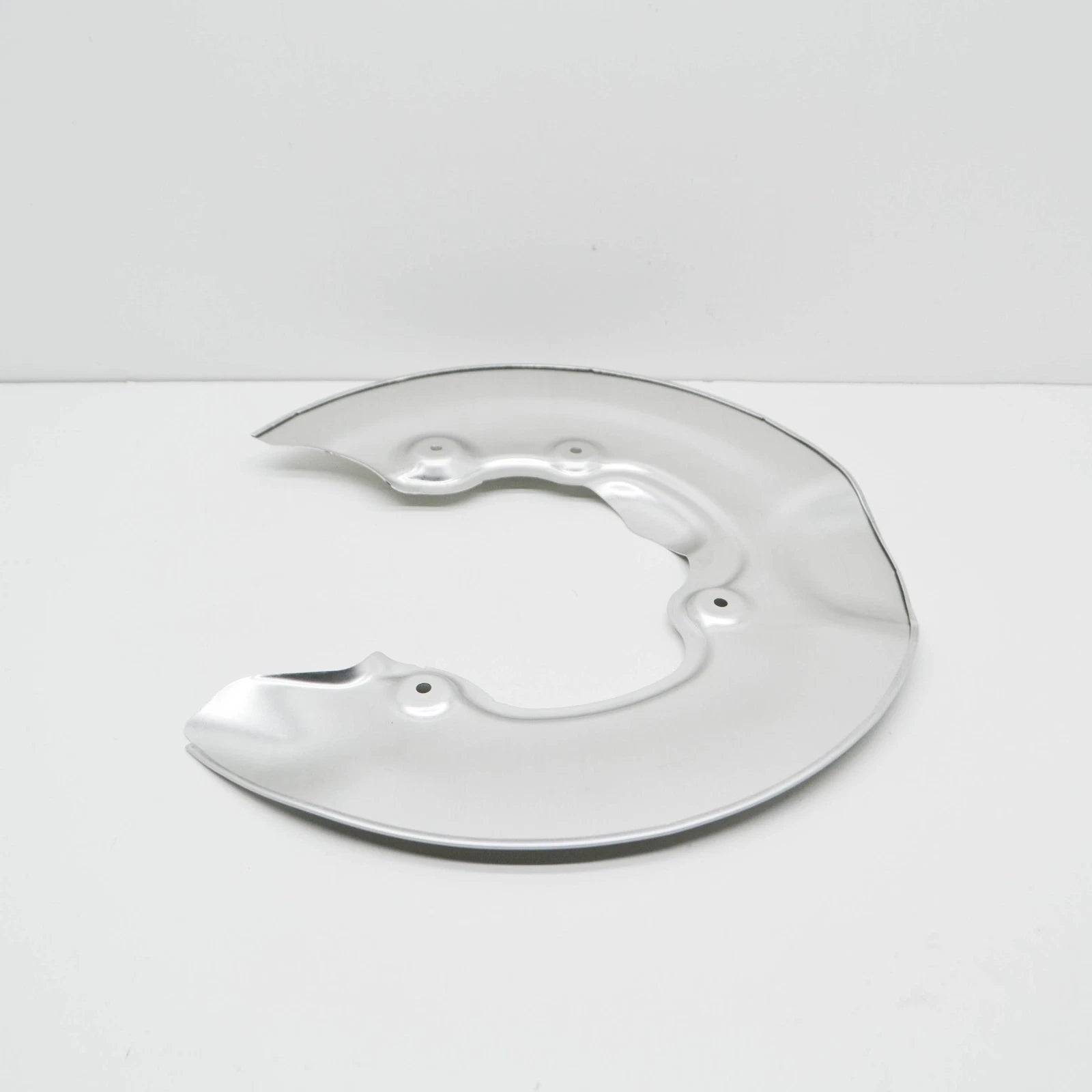 NEW BMW 3 G20 REAR RIGHT BRAKE DISC PROTECTION 34206871342 6871342 ORIGINAL