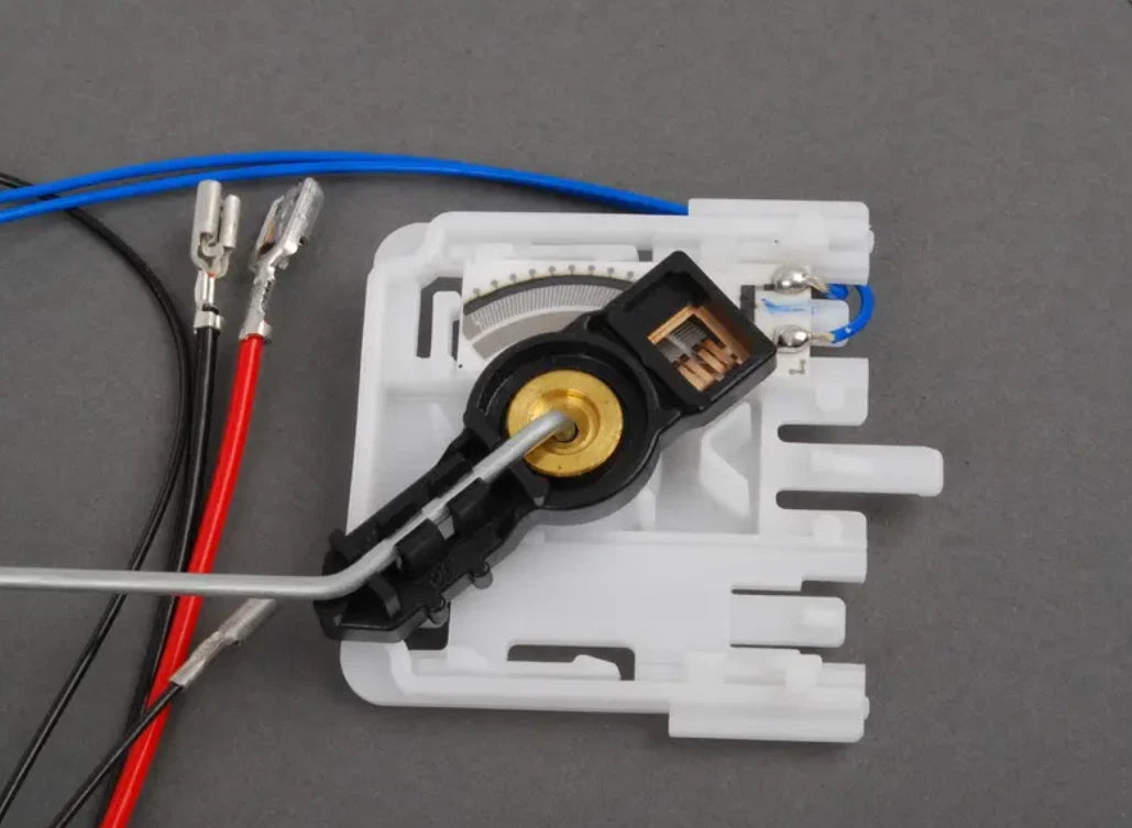 NEW BMW X3 E83 FUEL LEVEL SENSOR 16147186457 7186457 ORIGINAL