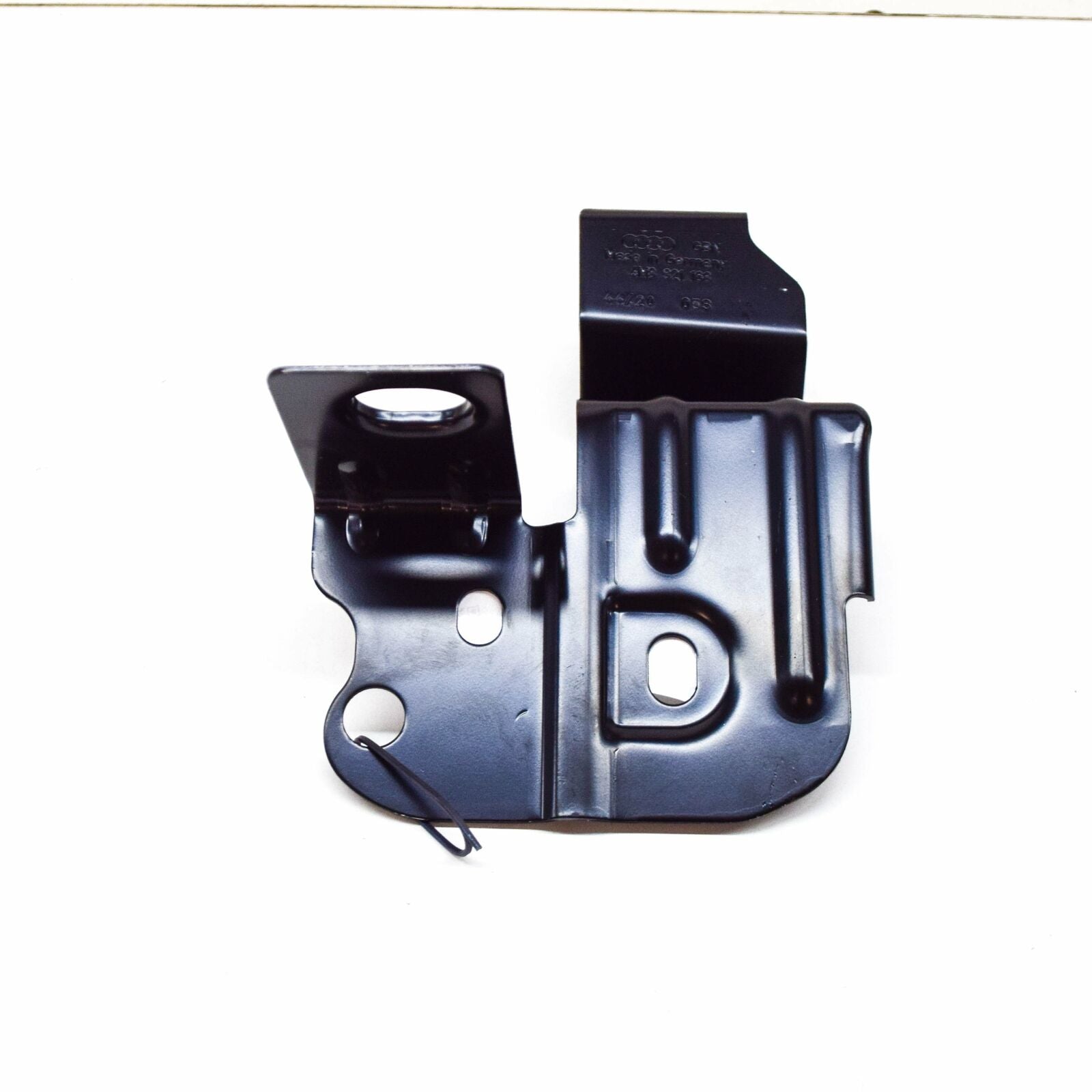 NEW AUDI Q8 FRONT RIGHT REAR FENDER HOLDER BRACKET 4M8821168 ORIGINAL