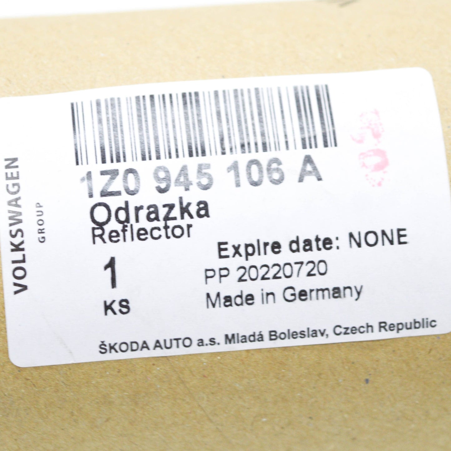 NEW SKODA OCTAVIA IZ REAR RIGHT BUMPER REFLECTOR 1Z0945106A ORIGINAL