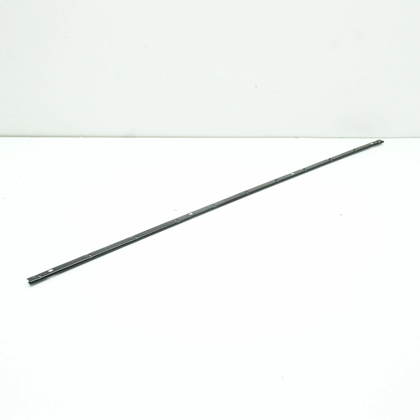 NEW VOLKSWAGEN TIGUAN AD MK2 LEFT WINDSHIELD RETAINING STRIP 5NA854541 ORIGINAL