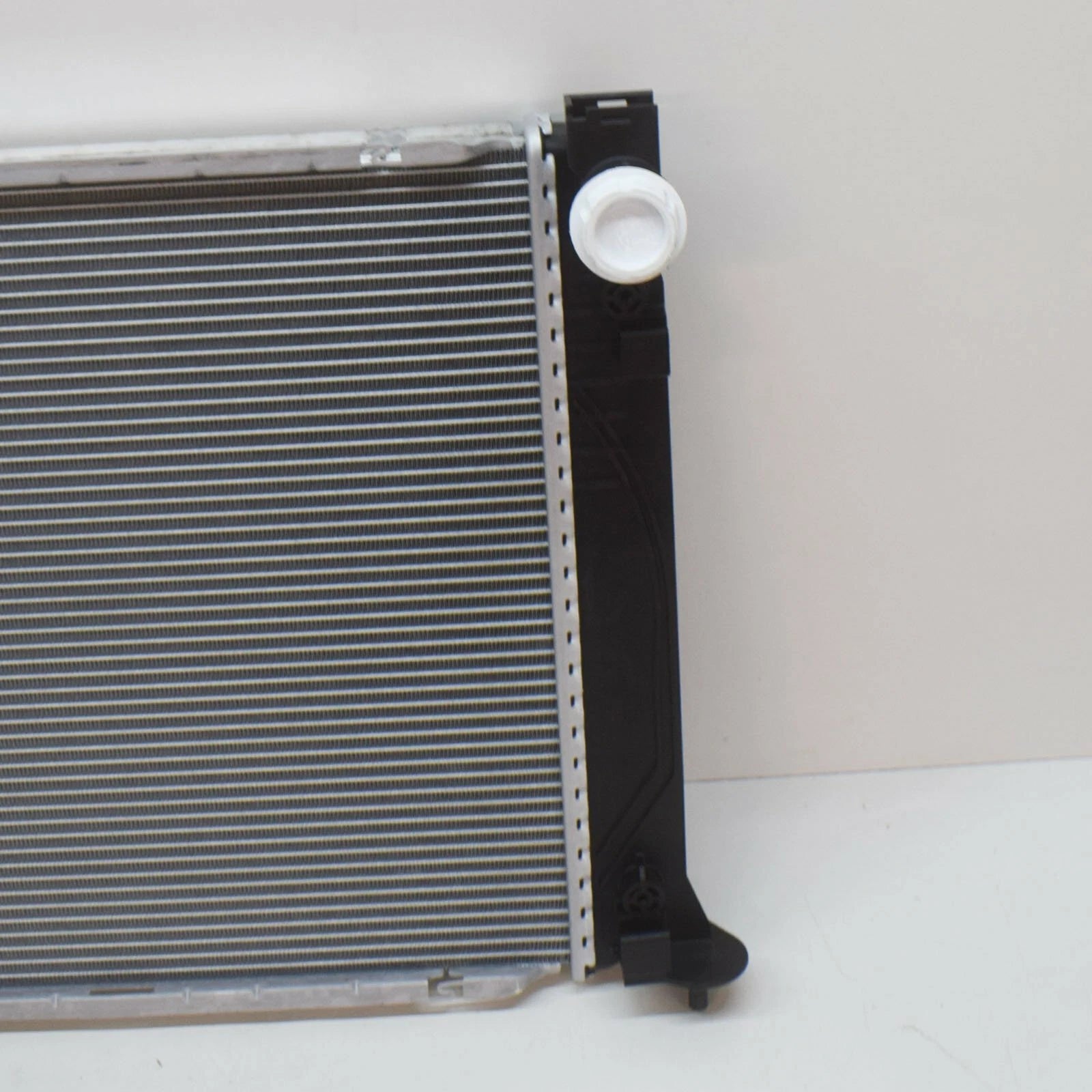 NEW AUDI A6 C6 ENGINE COOLING RADIATOR 4F0121251AC ORIGINAL