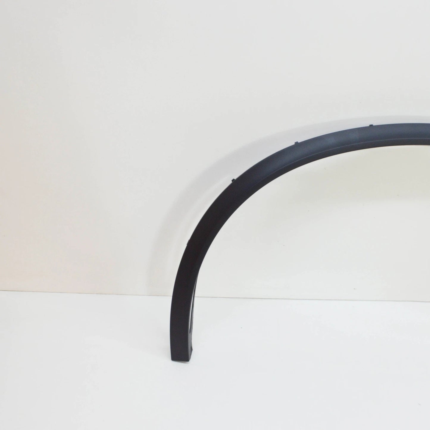 NEW BMW X5 F15, F85 FRONT LEFT FENDER MOLDING 51777303391 7303391 ORIGINAL