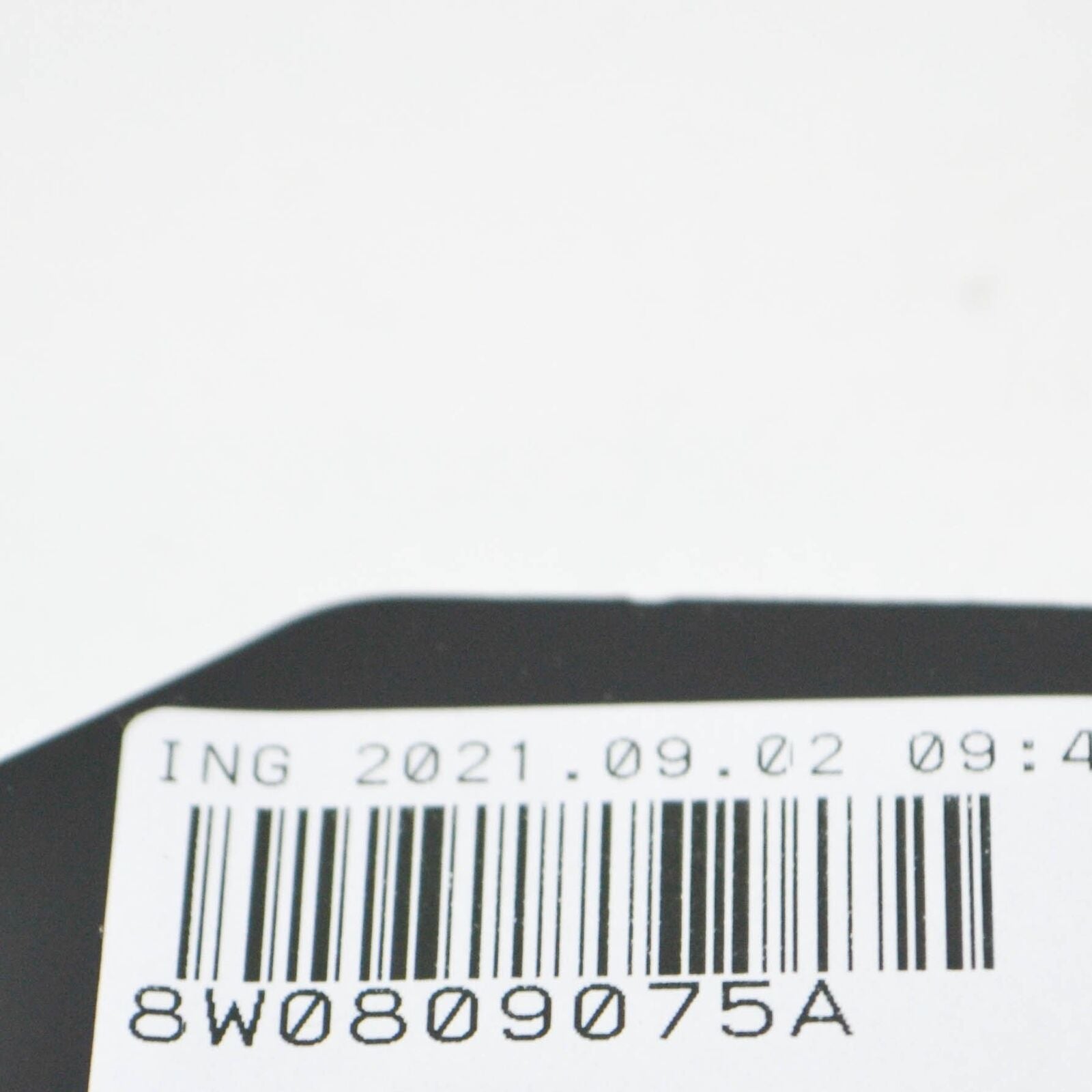 NEW AUDI A4 B9 QUATTRO FRONT LEFT FENDER WING HOLDER 8W0809075A ORIGINAL