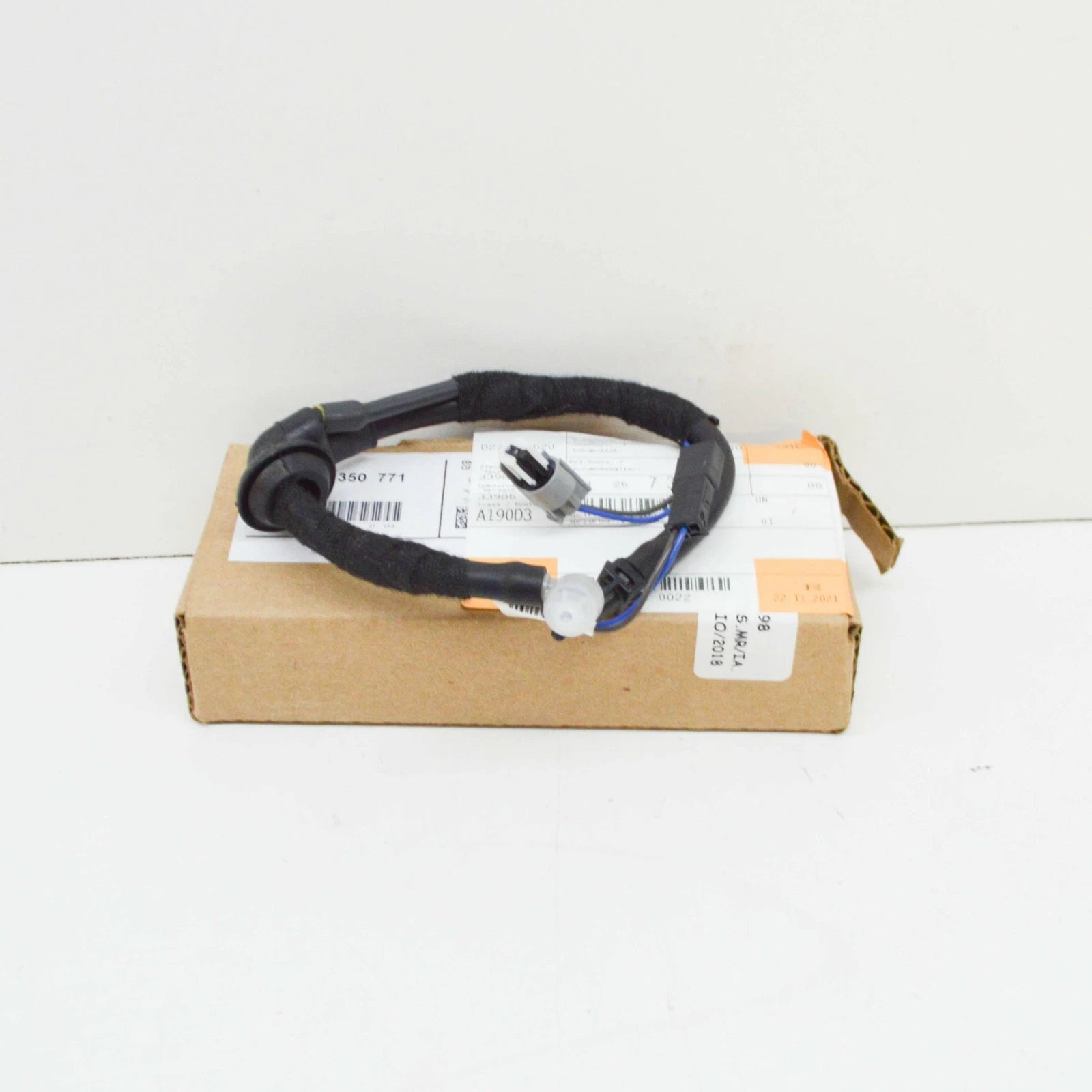 NEW BMW X5 F15 REAR TAILGATE SPRAY NOZZLE WITH HOSE 63257350771 ORIGINAL