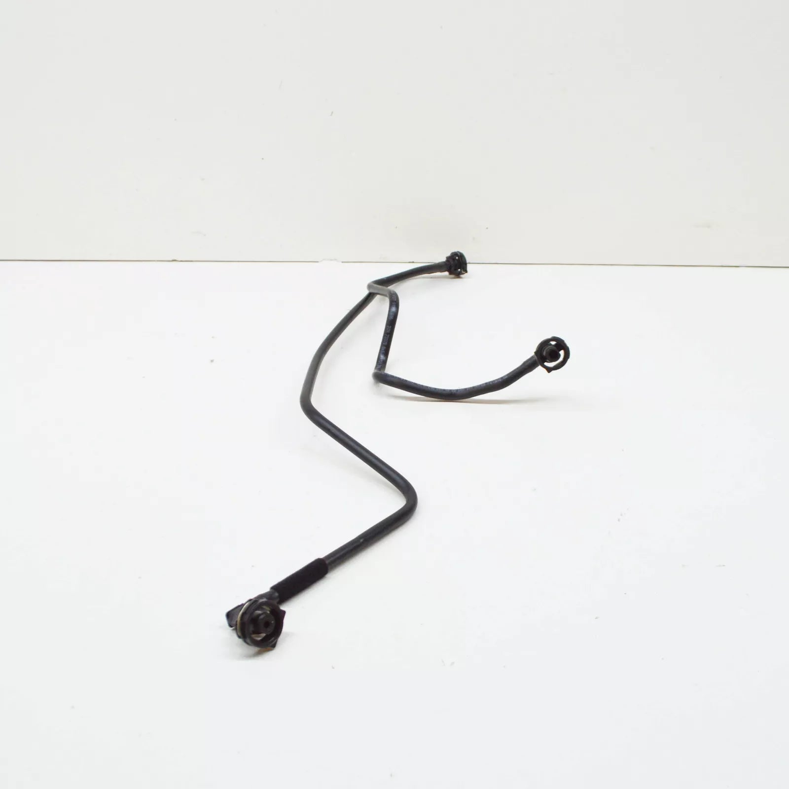 NEW MERCEDES-BENZ A W176 ENGINE COOLANT RESERVOIR HOSE A2465010325