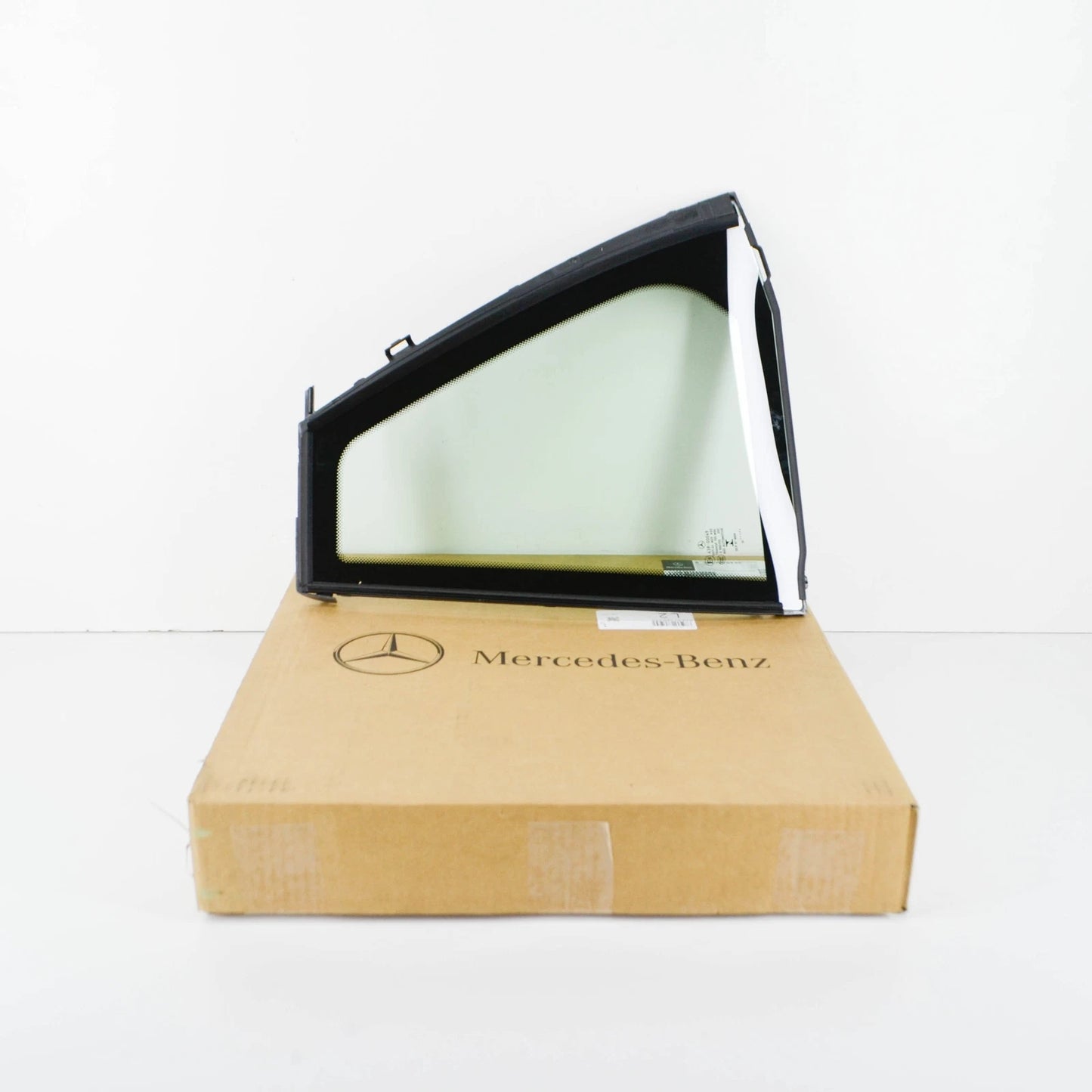 NEW MERCEDES-BENZ C-CLASS S204 REAR LEFT DOOR WINDOW A2047300355