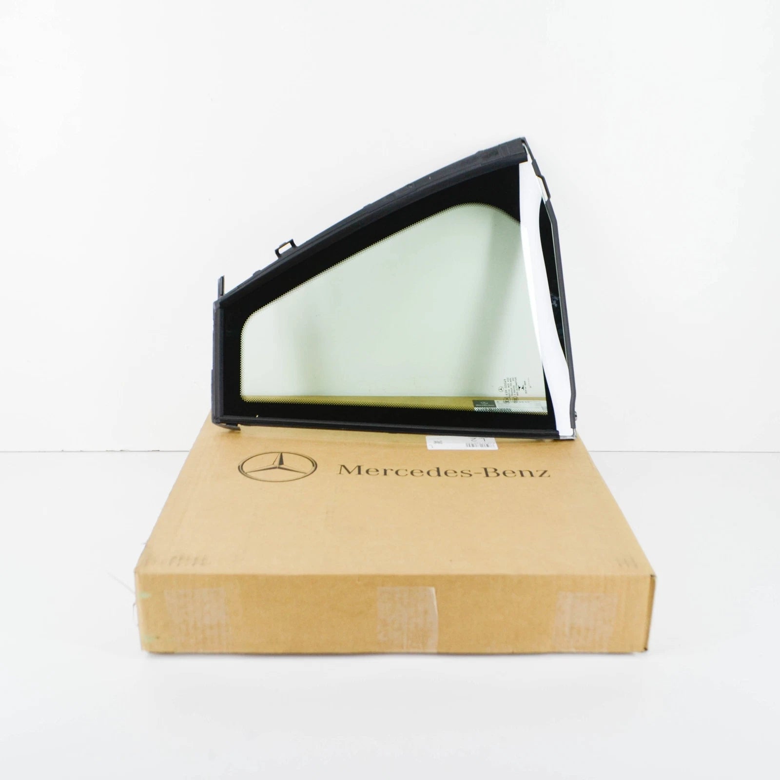 NEW MERCEDES-BENZ C-CLASS S204 REAR LEFT DOOR WINDOW A2047300355