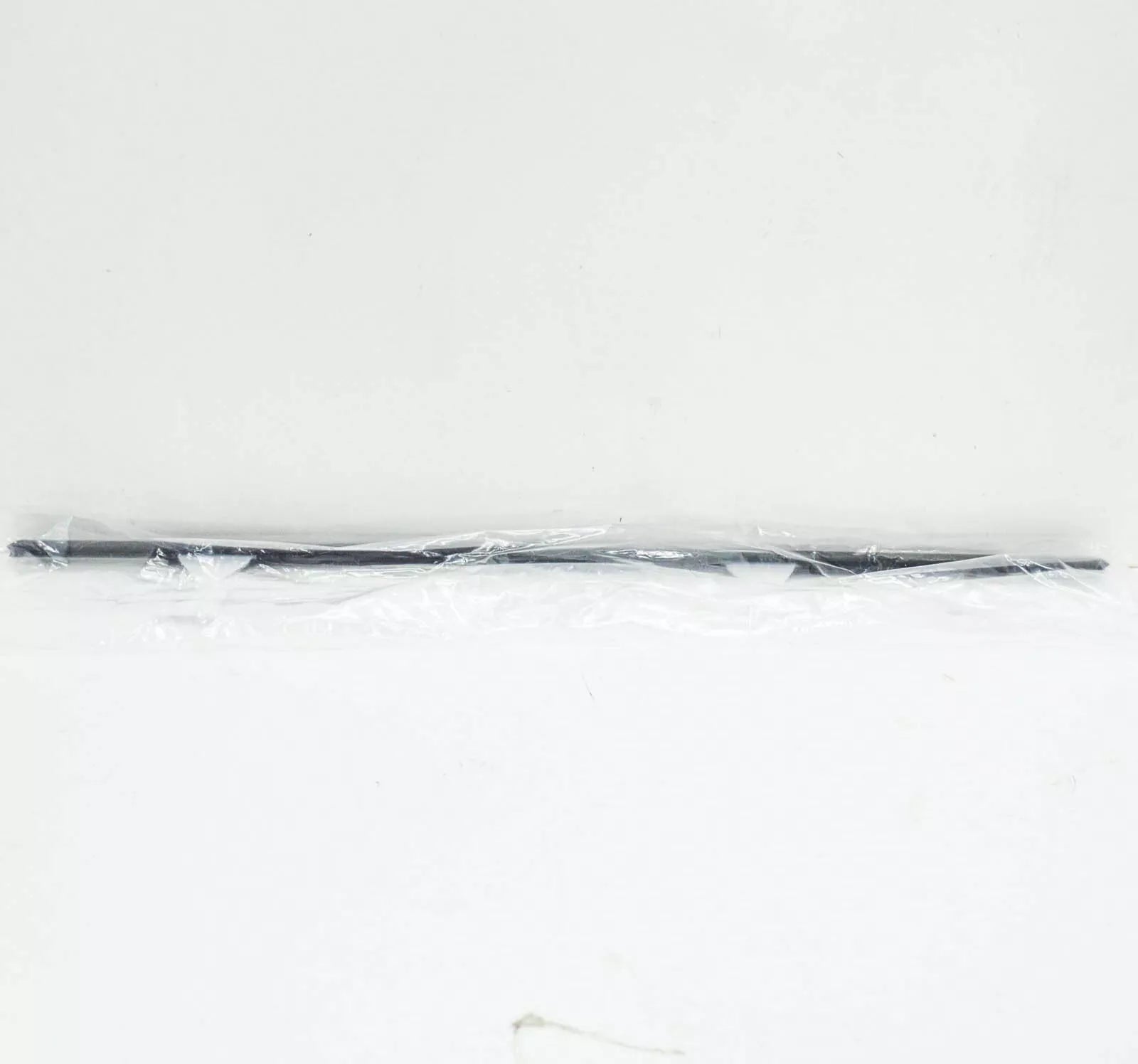 NEW AUDI A3 8P SPORTBACK REAR RIGHT OUTER WINDOW SLOT SEAL 8P4839478A