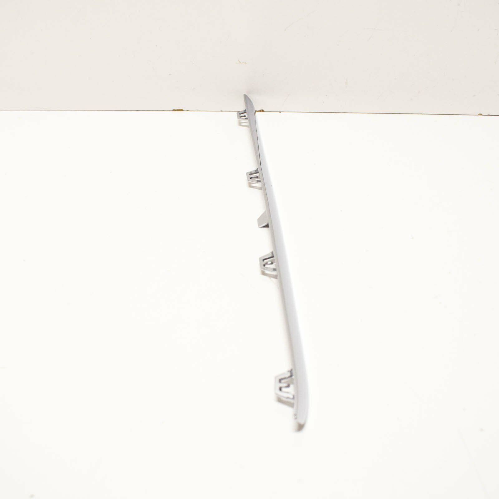 NEW MB GLA X156 FRONT BUMPER RIGHT DECORATIVE STRIP CHROME TRIM A1568851021