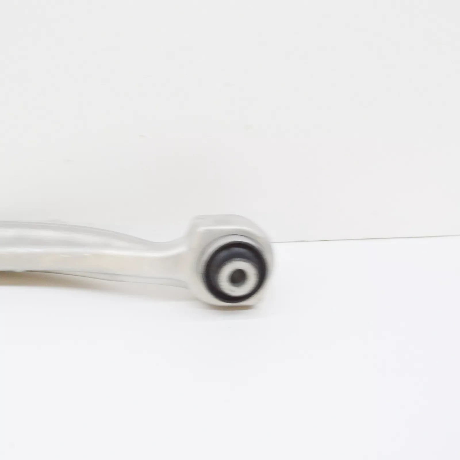 NEW MERCEDES-BENZ C W204 AMG FRONT LEFT LOWER CONTROL ARM A2043304911