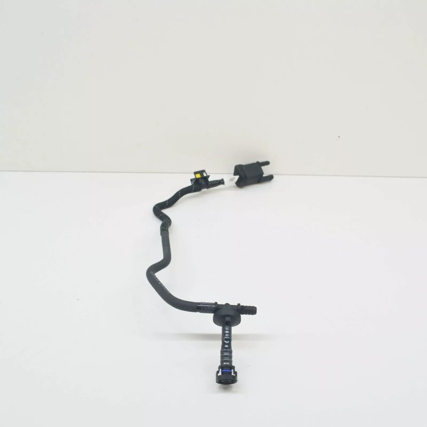 NEW AUDI A5 8W6 VACUUM SYSTEM CONNECTING TUBE WITH AKF VALVE 06M133240CG