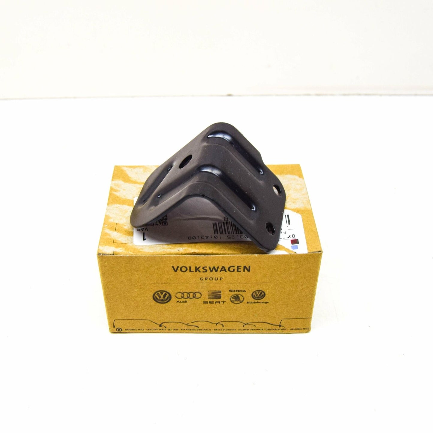 NEW VW TOUAREG CR RIGHT LOCK CARRIER ANGLED BRACKET 4M0802278B ORIGINAL