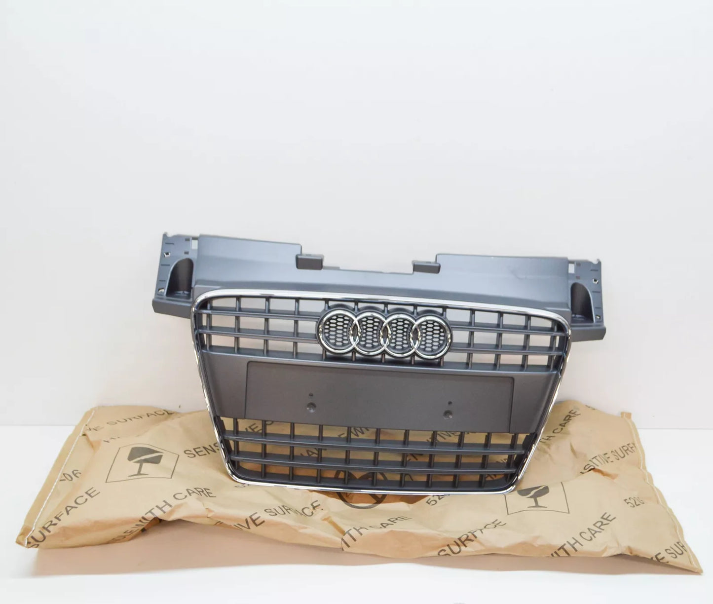 NEW AUDI TT 8J RADIATOR GRILLE 8J0853651 1QP 8J08536511QP ORIGINAL