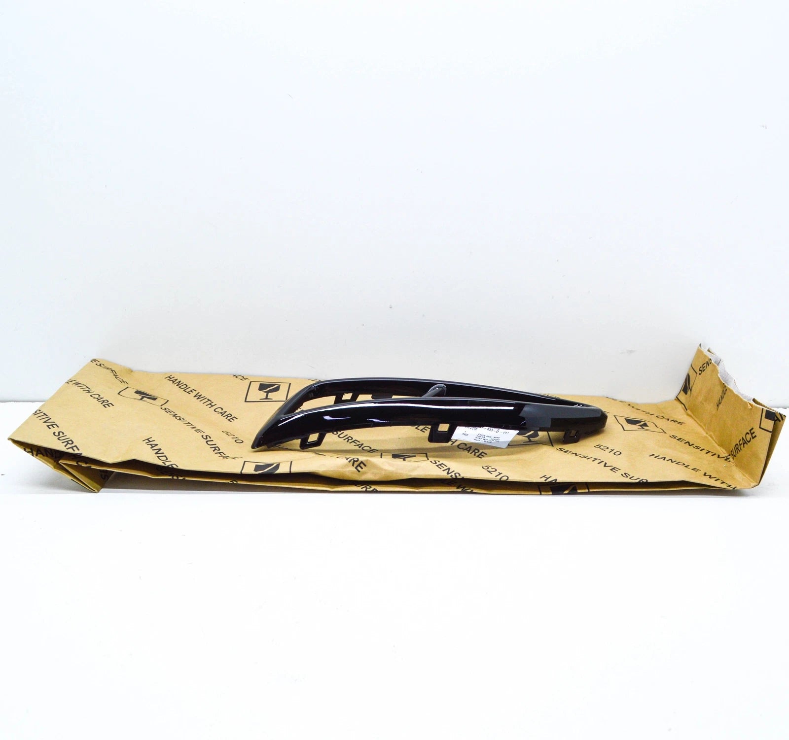 NEW VOLKSWAGEN TIGUAN AD1 REAR LEFT EXHAUST TAILPIPE TRIM 5NN807833D041