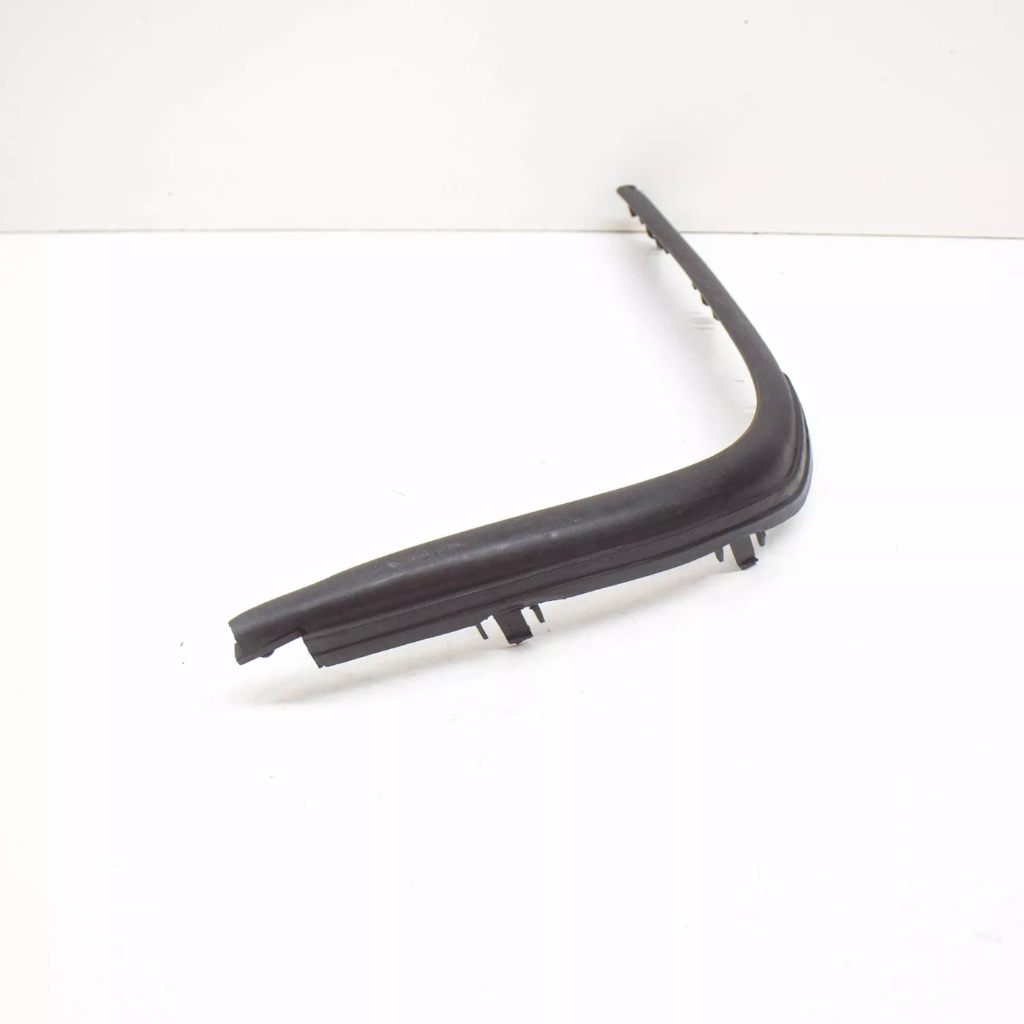 NEW MERCEDES BENZ S C140 REAR RIGHT TAILLIGHT UPPER SEAL A140826188064 ORIGINAL