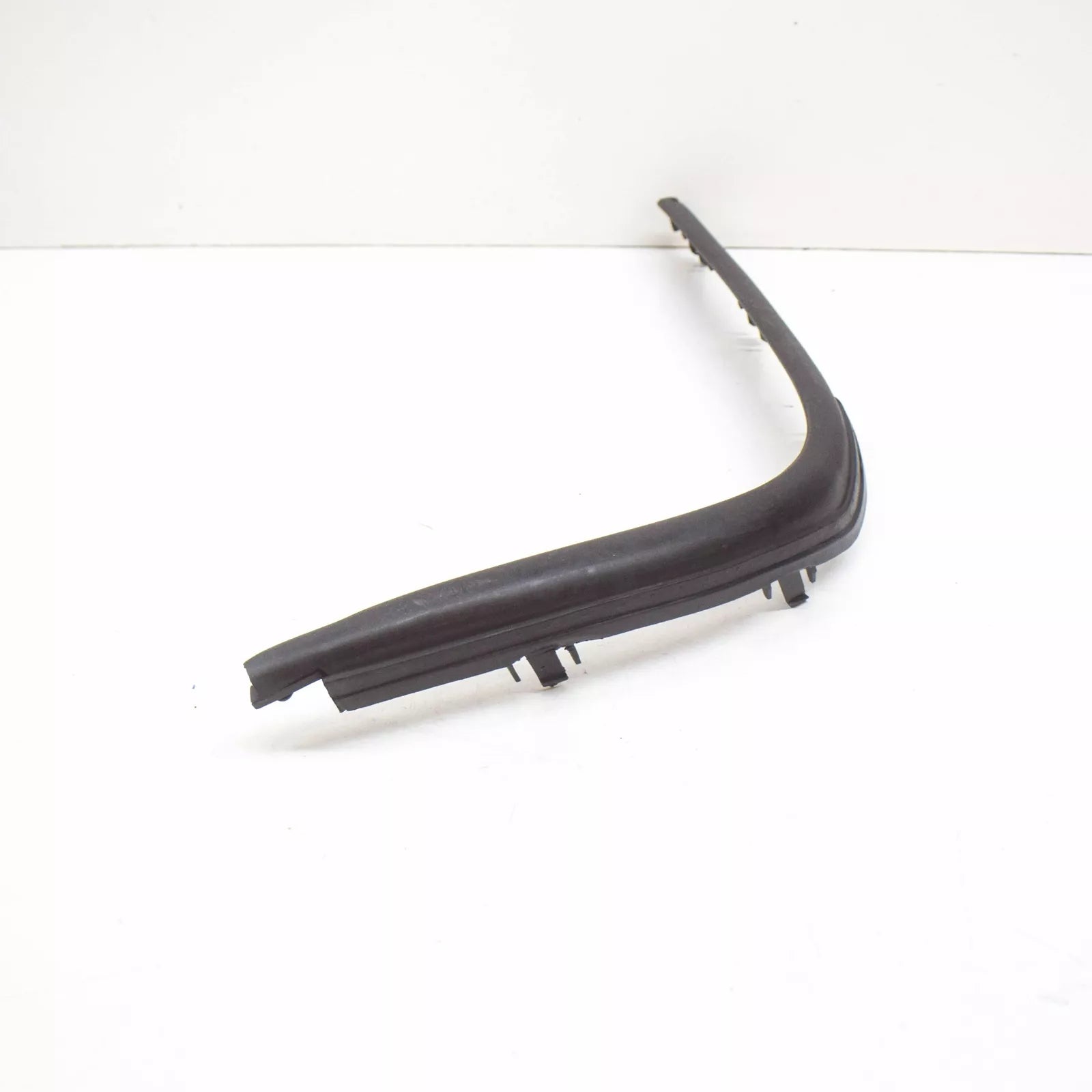 NEW MERCEDES BENZ S C140 REAR RIGHT TAILLIGHT UPPER SEAL A140826188064 ORIGINAL