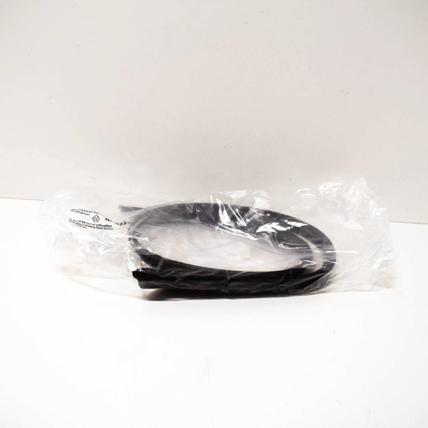 NEW BMW 5 E39 FRONT RIGHT DOOR SEAL 51210402746 0402746 ORIGINAL