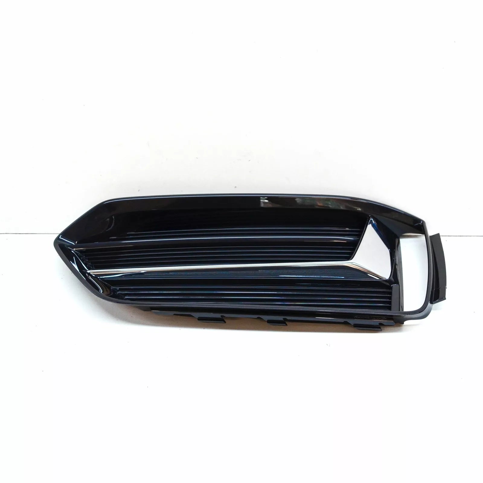 NEW AUDI A5 8W6 S5 FRONT RIGHT BUMPER GRILLE 8W6807682MRN4