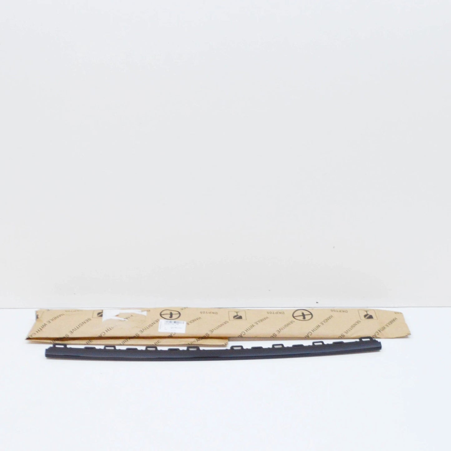 NEW AUDI A1 SPORTBACK GBA REAR BUMPR CENTER TRIM 82A807644Y9B ORIGINAL